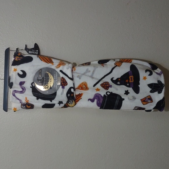 HALLOWEEN Witchy Velvet soft throw blanket treat bag included 50x70in